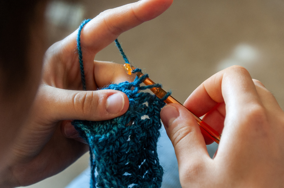 Knitting hands